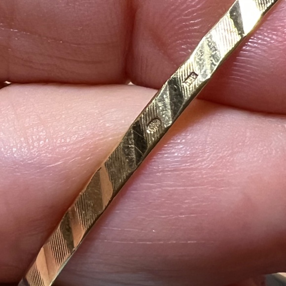 VINTAGE EUROPEAN 14K YELLOW GOLD ORNATE DESIGN BANGLE BRACELET GREAT STACKING - Picture 15 of 16